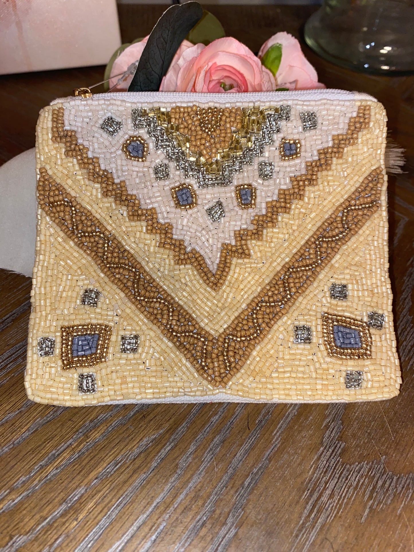 Seed bead coin purse with neutral shades